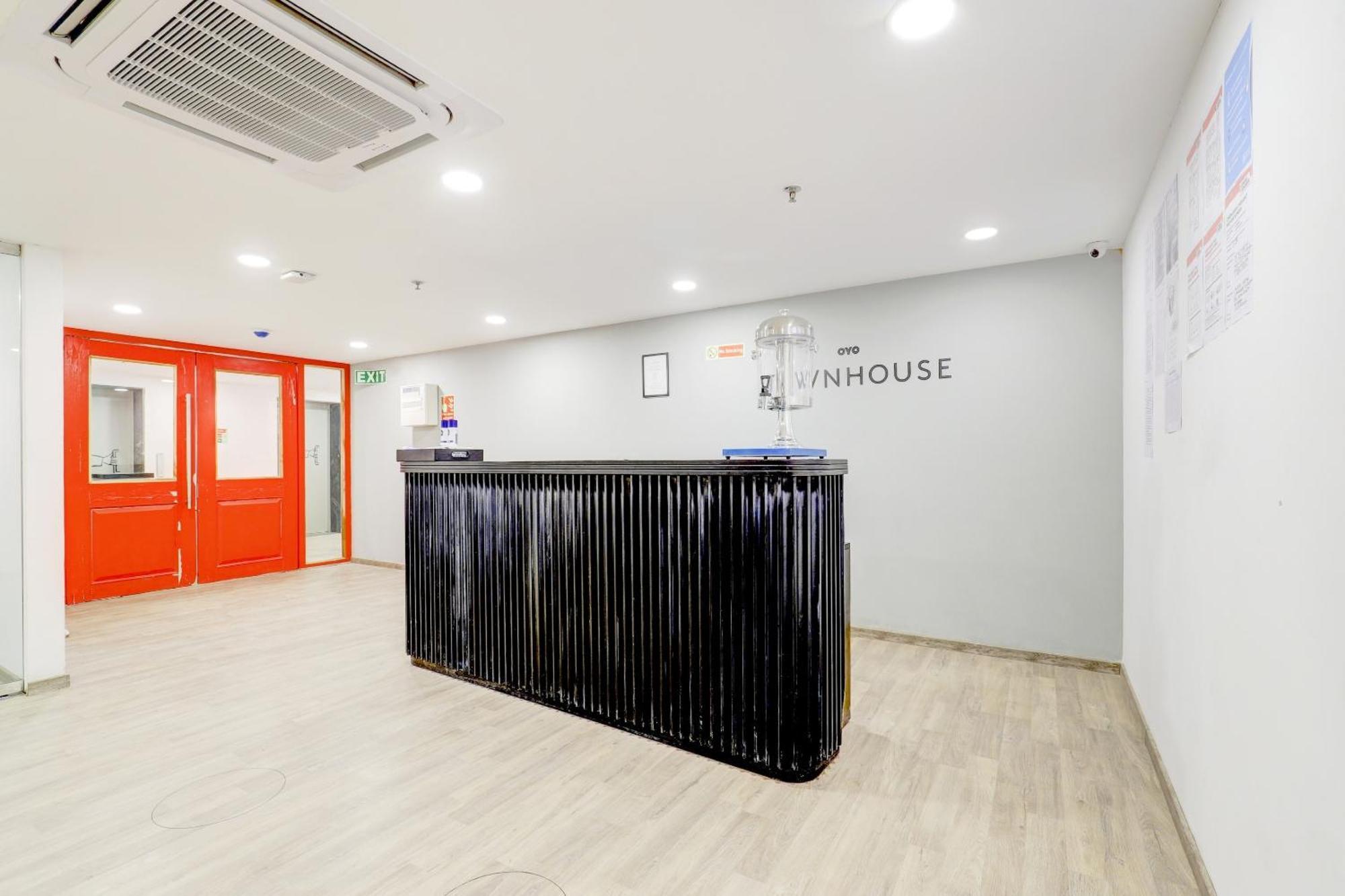 Super Townhouse Rajyash Rise Hotel Sarkhej Ngoại thất bức ảnh