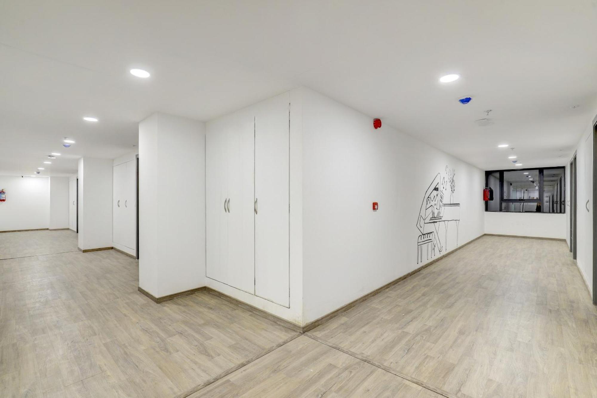 Super Townhouse Rajyash Rise Hotel Sarkhej Ngoại thất bức ảnh