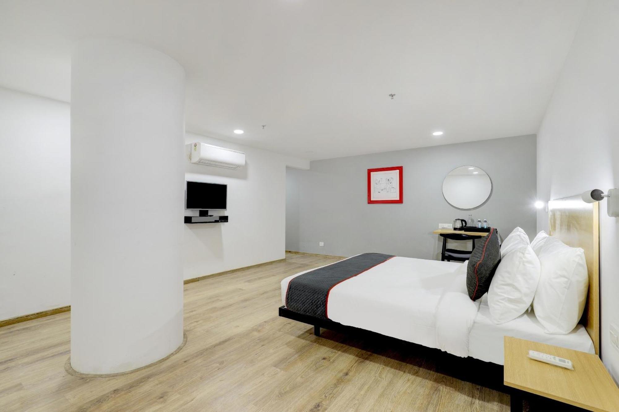 Super Townhouse Rajyash Rise Hotel Sarkhej Ngoại thất bức ảnh